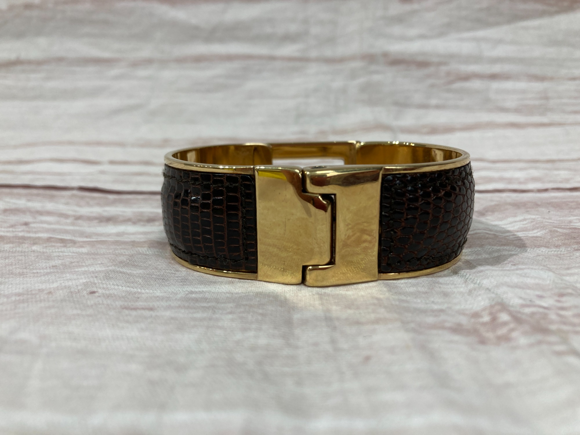 【週末大幅値下】GUCCI　バングル　ヴィンテージ GUCCI / グッチ / ヴィンテージ ウォッチ / 1500L / 黒文字盤