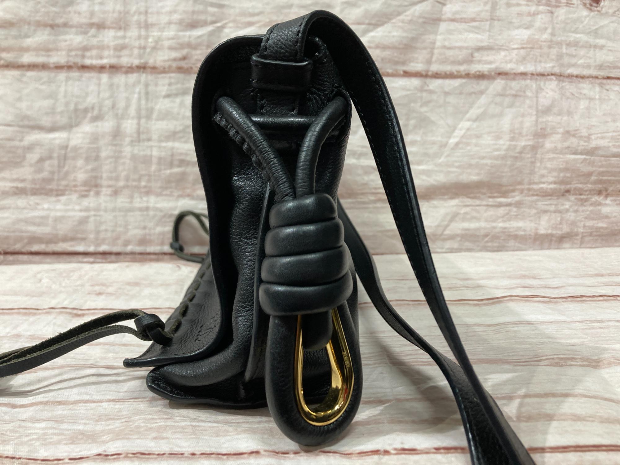 LOEWE　黒レザー フラップ付きショルダーバッグ　難あり LOEWE（ロエベ）フラップショルダーバッグ 17AW 程度B が買取入荷しま