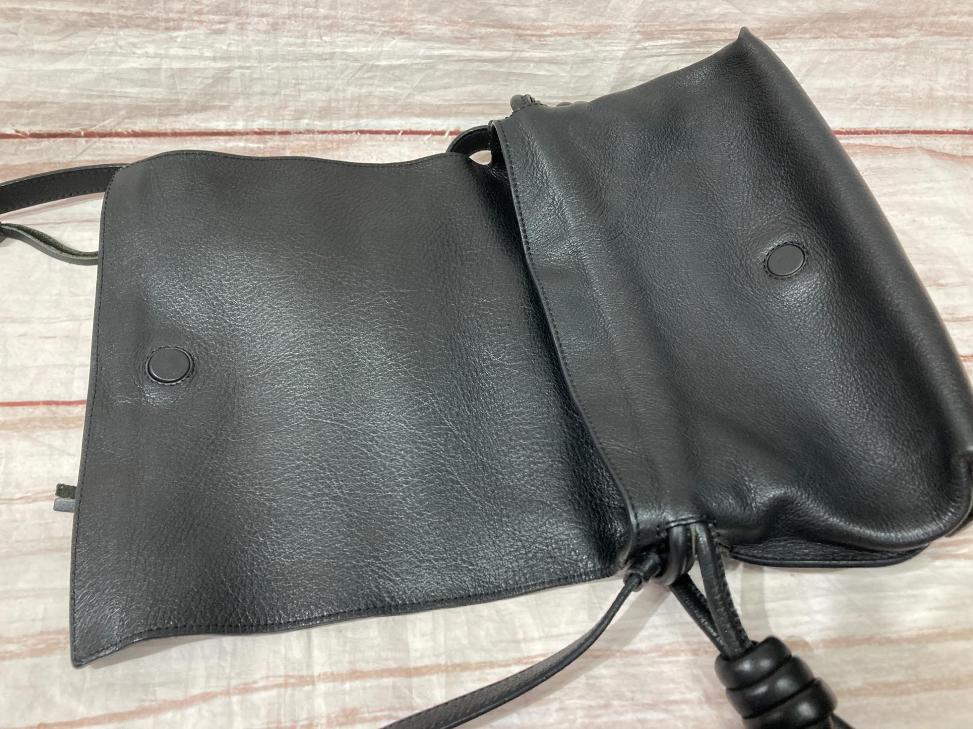 LOEWE　黒レザー フラップ付きショルダーバッグ　難あり LOEWE（ロエベ）フラップショルダーバッグ 17AW 程度B が買取入荷しま