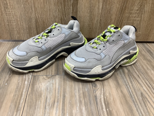 スニーカー 中古の中古衣類 買取