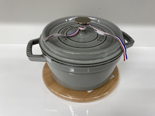 鍋　Staubの雑貨　ホーロー鍋　