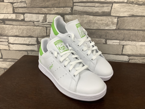 スニーカーのadidas 中古