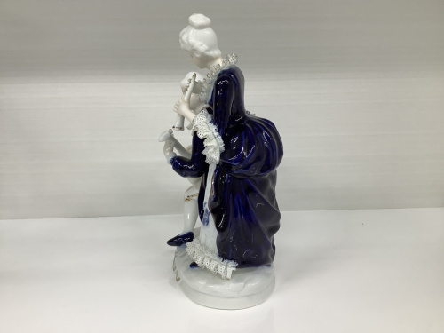 色彩が鮮やかな陶器人形 加藤工芸のフィギュリンが入荷しました