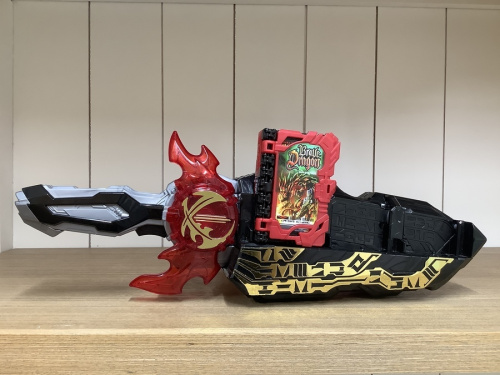 変身ベルトの仮面ライダーセイバー