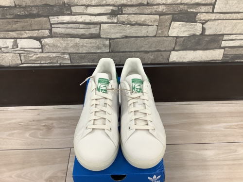 スニーカーのadidas 中古