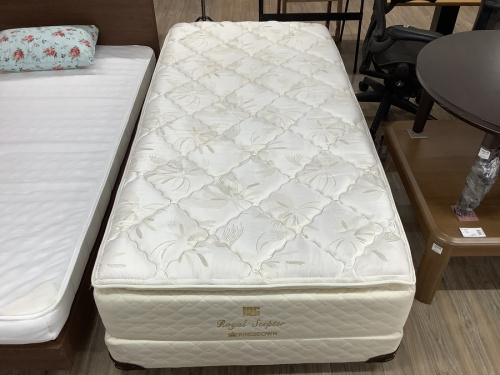 家具のベッド