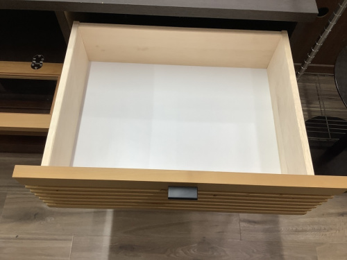 テレビボードの3枚扉