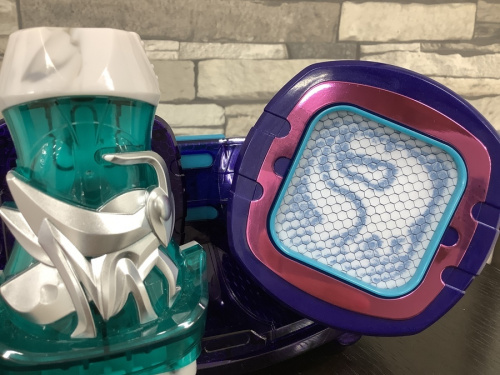 仮面ライダーリバイスのDXリバイスドライバー