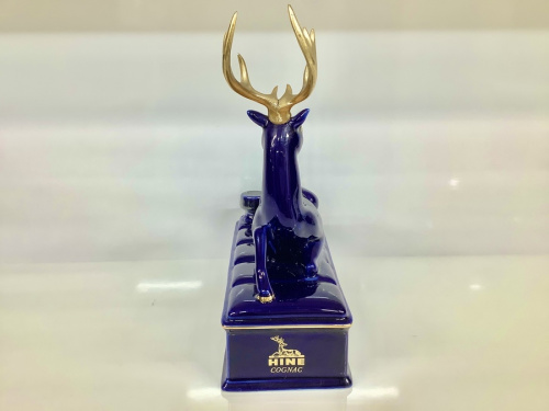 未開封 X.O HINE COGNAC 陶器　鹿ボトルブルー HINE(ハイン)より、リモージュ磁器の鹿ボトルが映えるコニャック