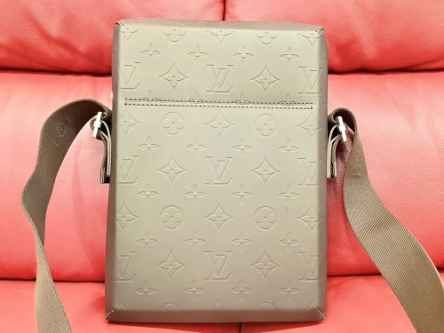 バッグのショルダーバッグ