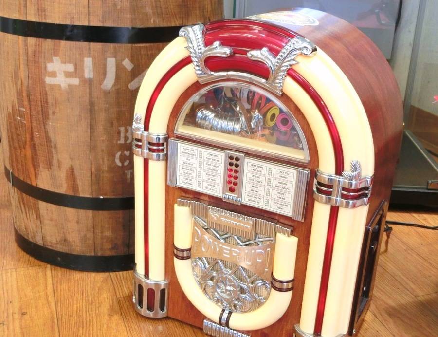 ジュークボックス型　カセットデッキ　ラジオ　アンティーク　骨董品　オシャレ ジュークボックス型 カセットデッキ ラジオ アンティーク 骨董品
