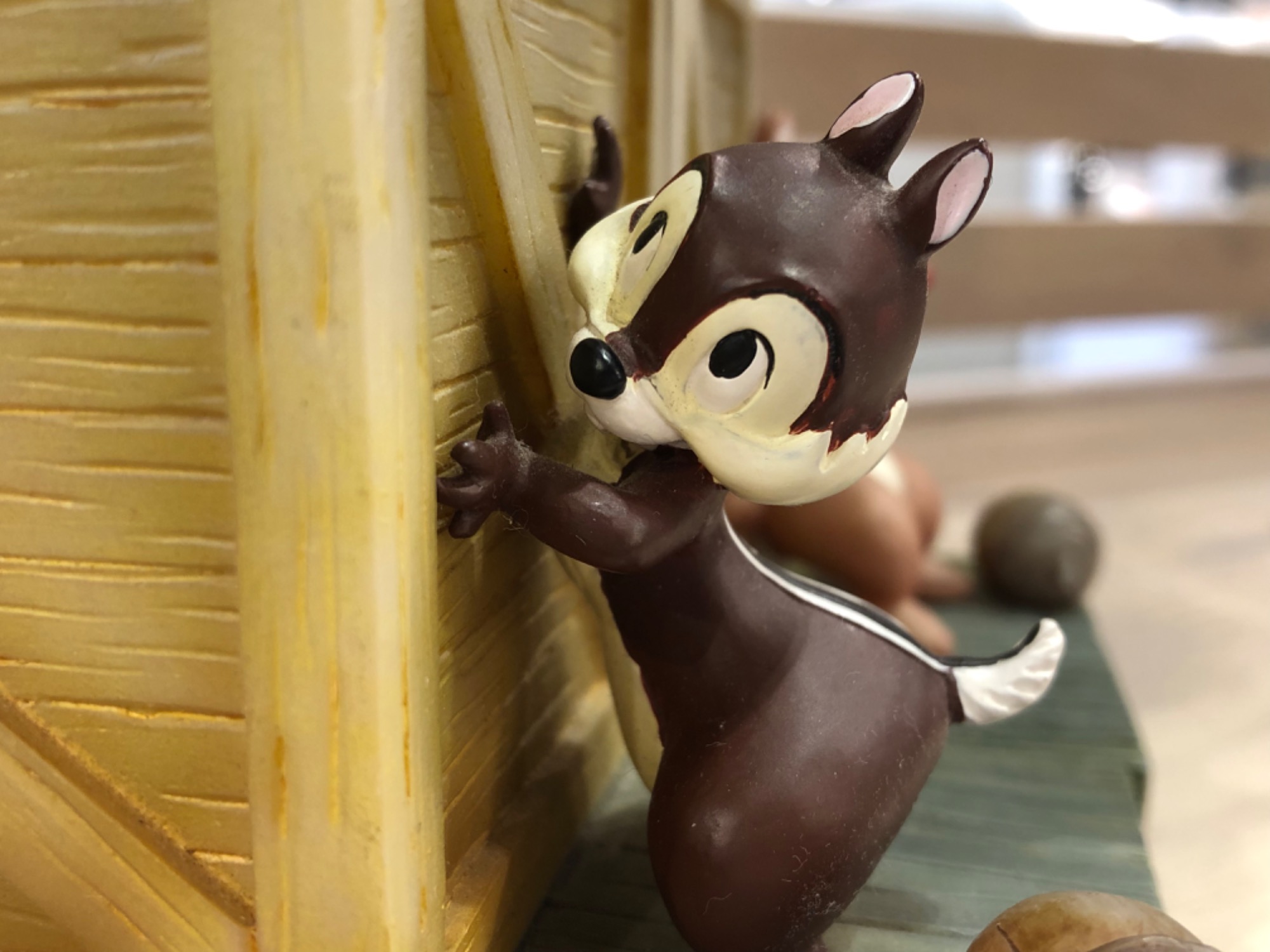 ディズニーリゾート　チップ　デール　ブックエンド　フィギュア 可愛いチップとデールのブックエンドを紹介します！！｜2023年01月11日