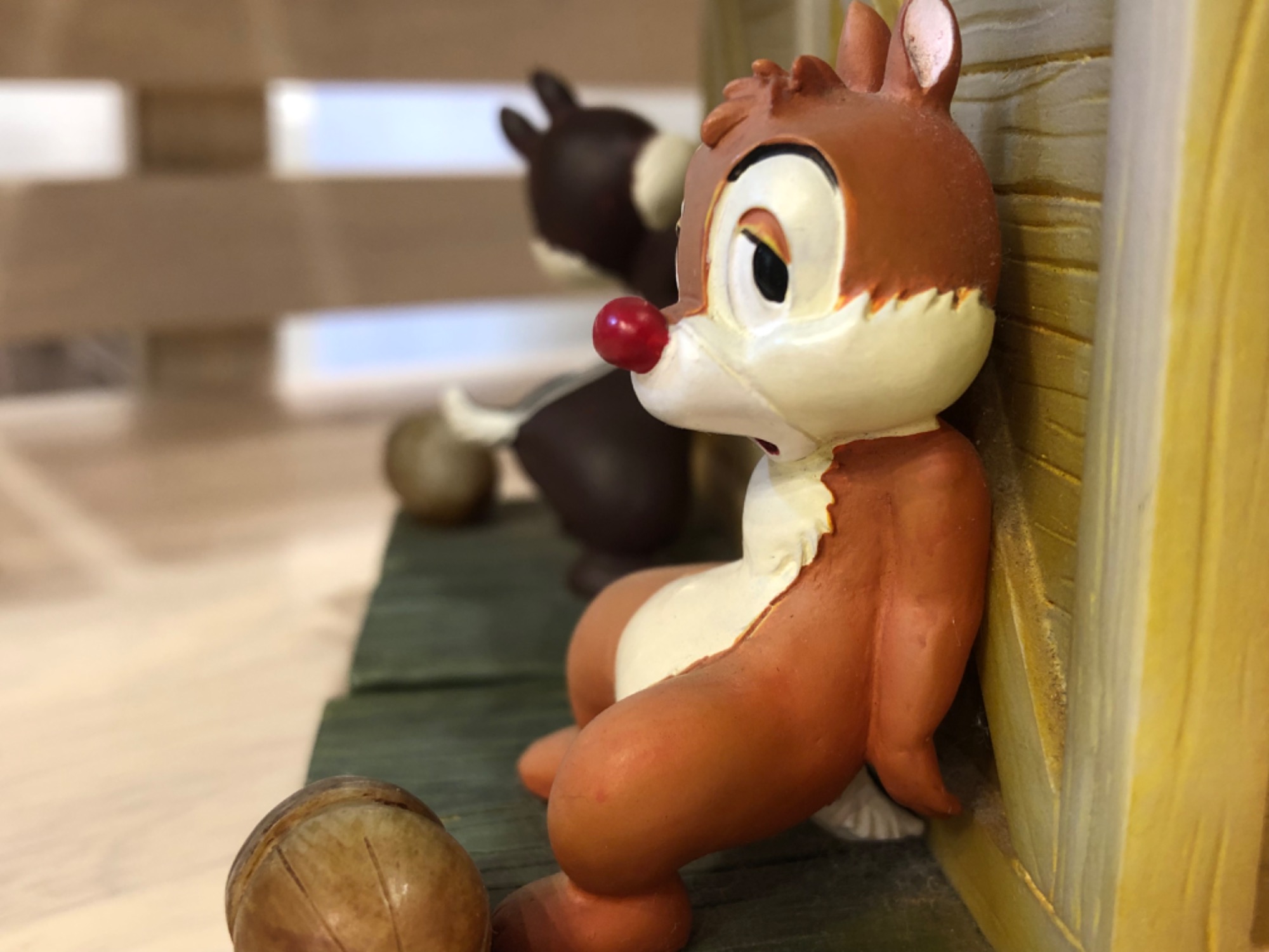 ディズニーリゾート　チップ　デール　ブックエンド　フィギュア 可愛いチップとデールのブックエンドを紹介します！！｜2023年01月11日