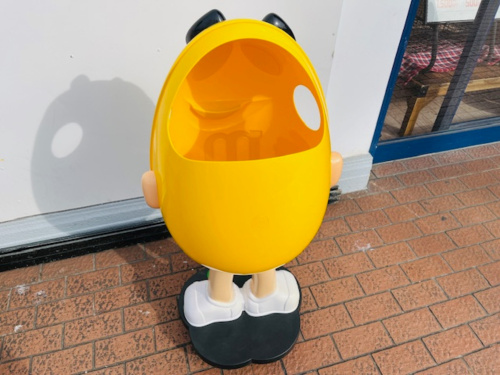 m&m's　ストアディスプレイ等身大フィギュア【トレファク桶川店】 仲間が増えました！m&m'sのストアディスプレイ等身大フィギュアが入荷