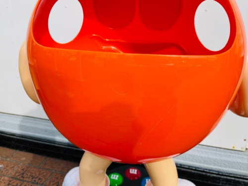 m&m's　ストアディスプレイ等身大フィギュア【トレファク桶川店】 仲間が増えました！m&m'sのストアディスプレイ等身大フィギュアが入荷