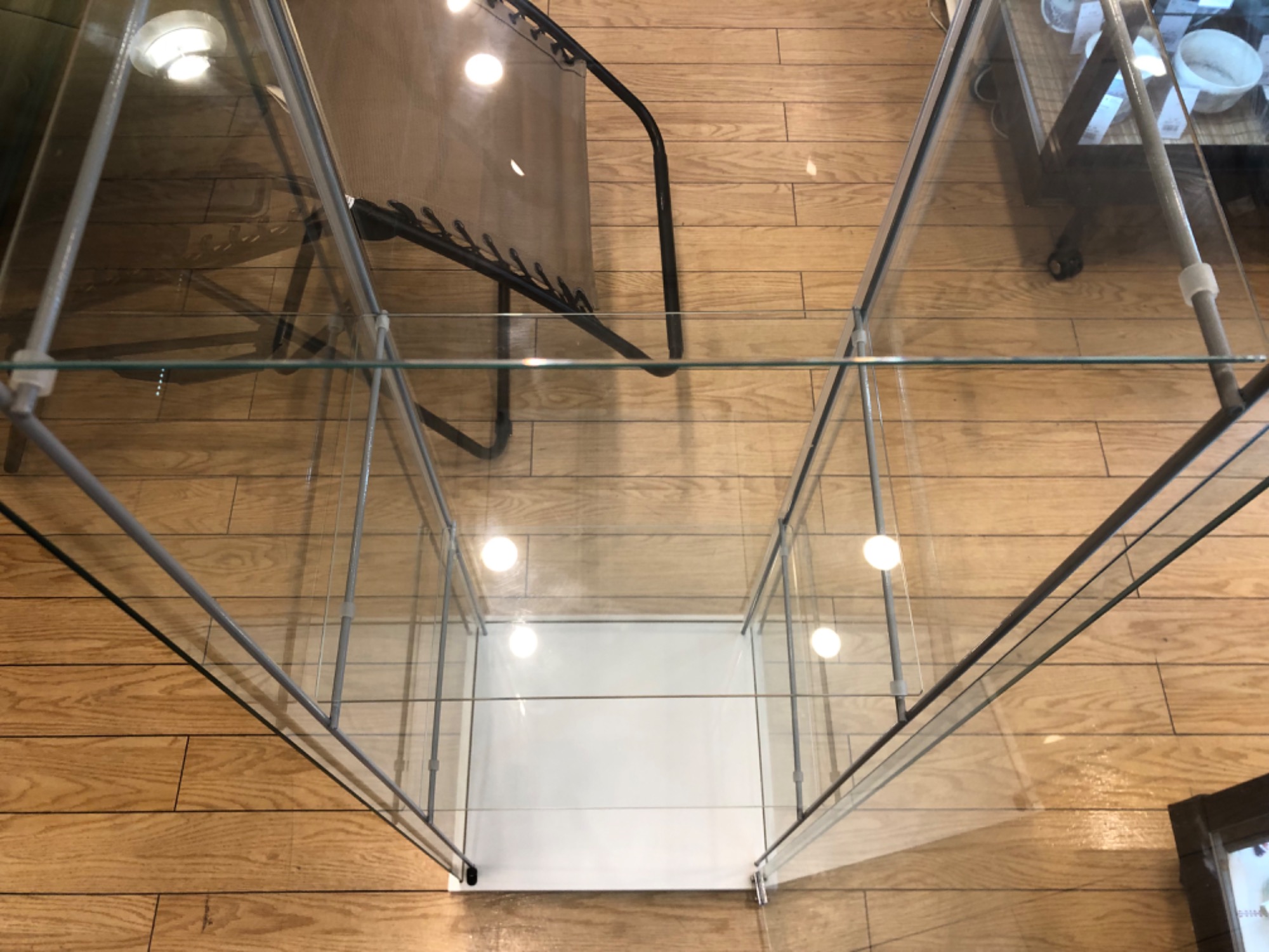 ガラスコレクションケースを買取入荷いたしましたのでご紹介します