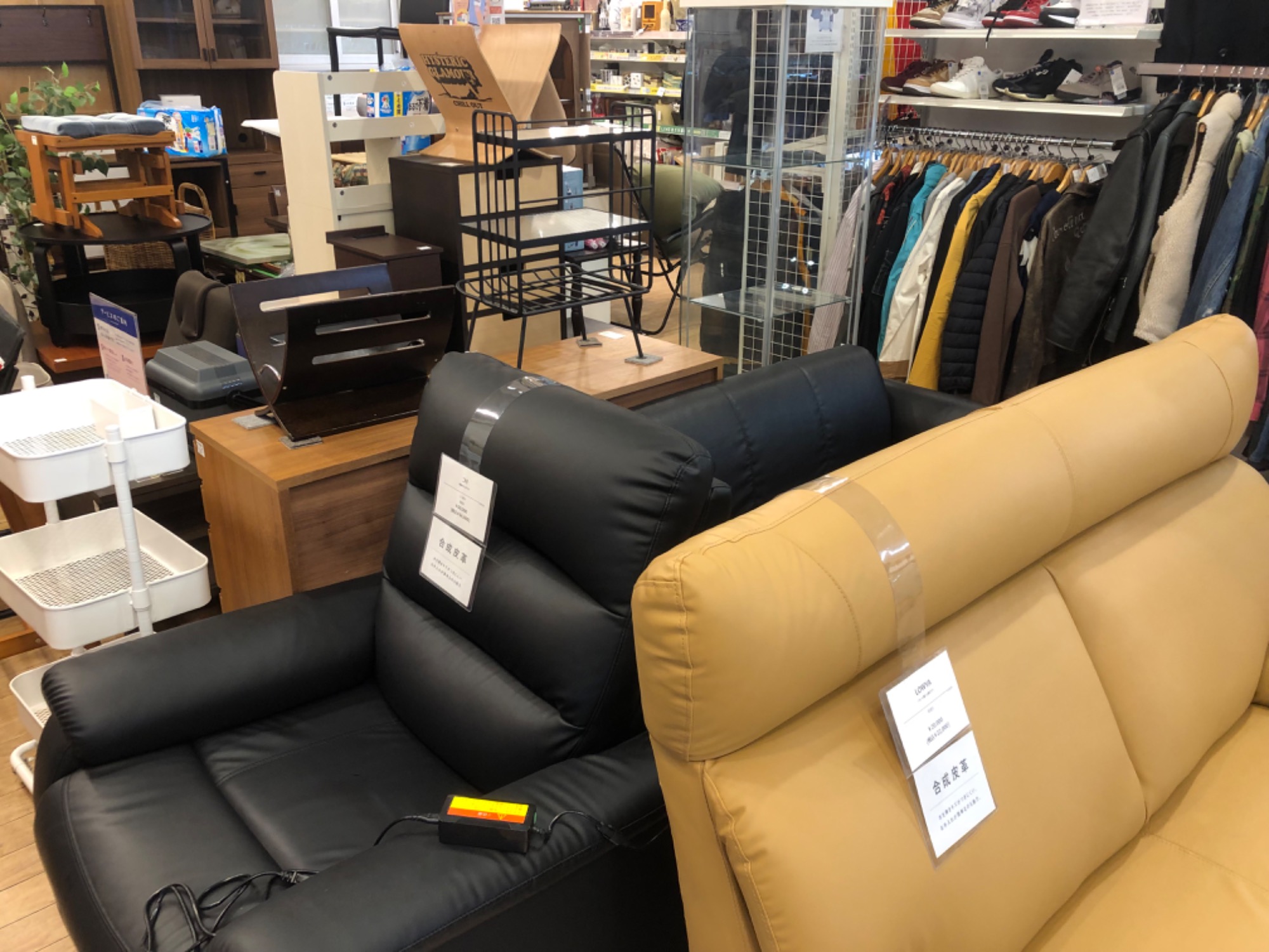 ガラスコレクションケースを買取入荷いたしましたのでご紹介します