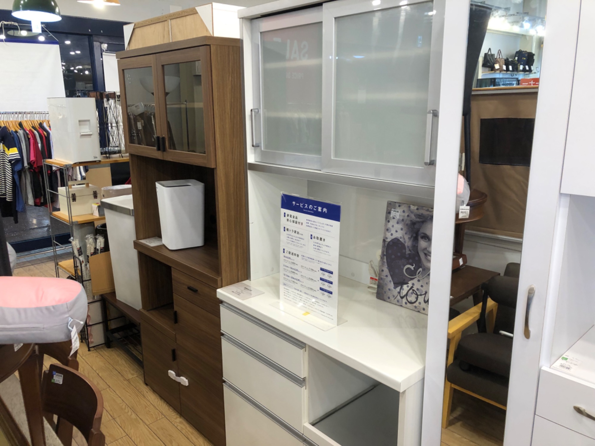 ガラスコレクションケースを買取入荷いたしましたのでご紹介します