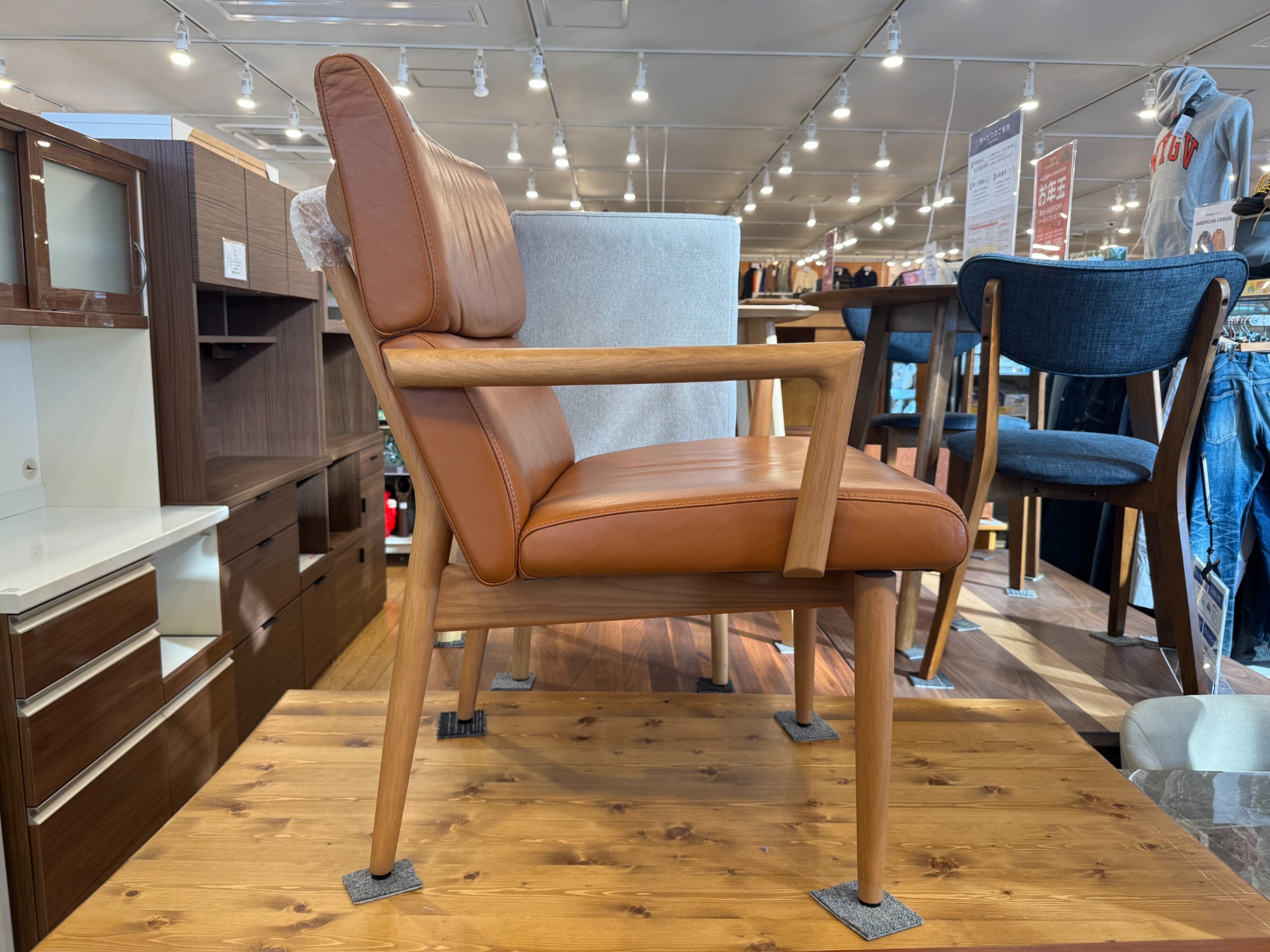 nac！汚れあり！conde house カンディハウス　ダイニングチェア WING LUX LD SIDECHAIR｜カンディハウス｜コンフォートQ｜阪急百貨店の