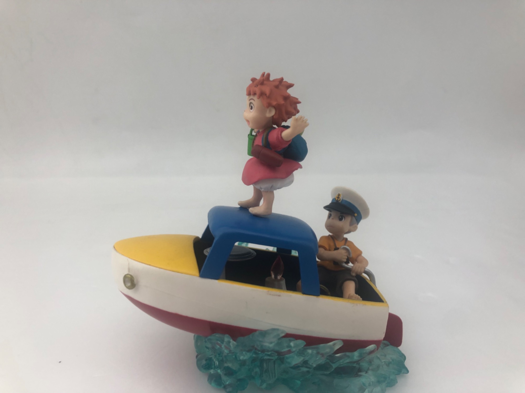 崖の上のポニョのポニョと宗介ポンポン船のフィギュアをご紹介します