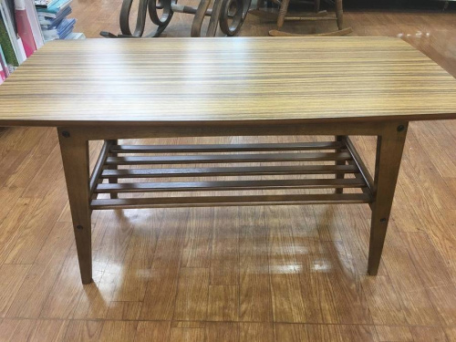 テーブルのカリモク