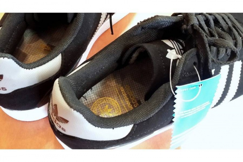 アディダス(adidas)