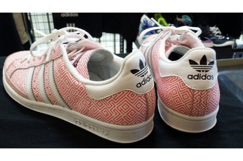 シューズのアディダス(adidas)