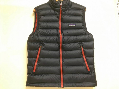 ジャケットのダウンベスト