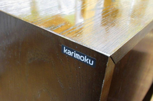 家具のテーブル