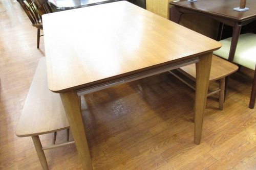 テーブルのニトリ