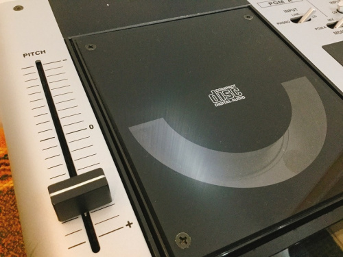 ミキサーのVestax CDX-16