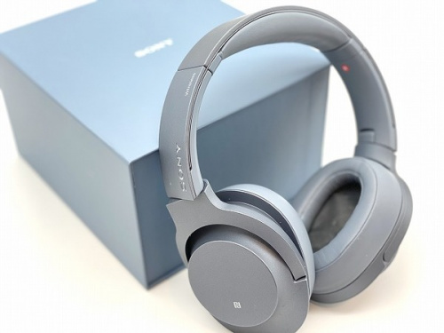 オーディオ機器のヘッドホン