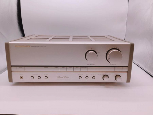 オーディオ機器のアンプ