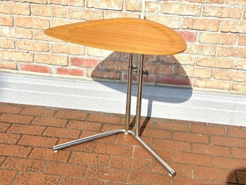 生活家具のテーブル