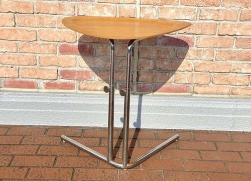 サイドテーブルのACTUS