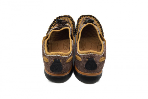 ユニークサンダルのKEEN