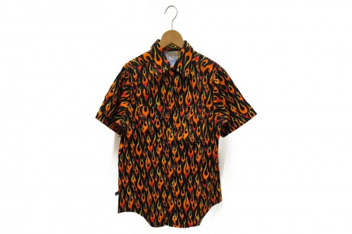 トップスのシャツ