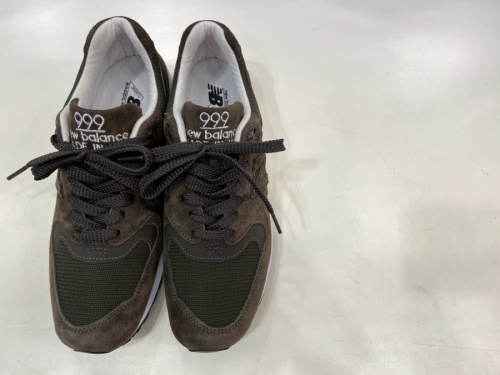 靴のスニーカー