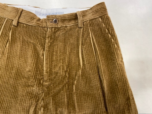 ボトムスのパンツ