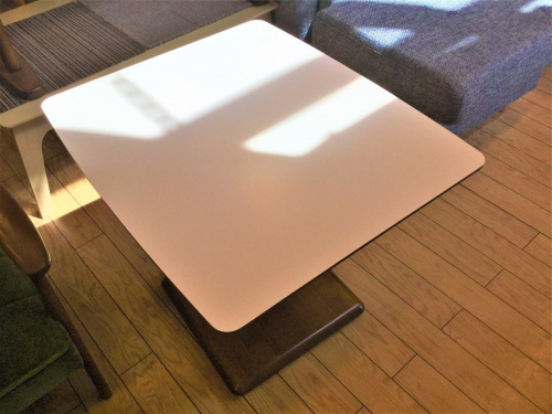 テーブルのカフェテーブル