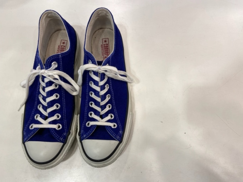 靴のスニーカー