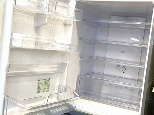 冷蔵庫の4ドア冷蔵庫