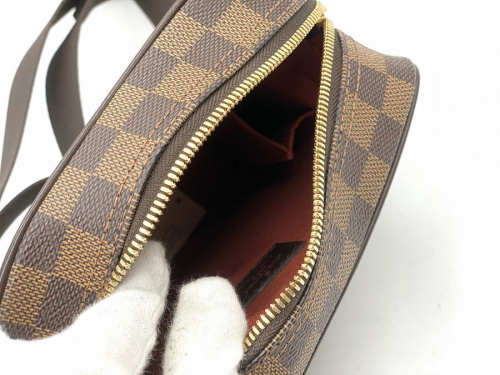 バッグのショルダーバッグ