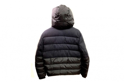 ダウンジャケットのMONCLER　モンクレール