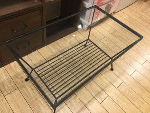 生活家具のテーブル