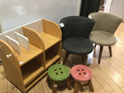 生活家具のテーブル