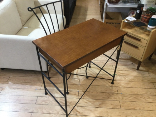 生活家具のデスク