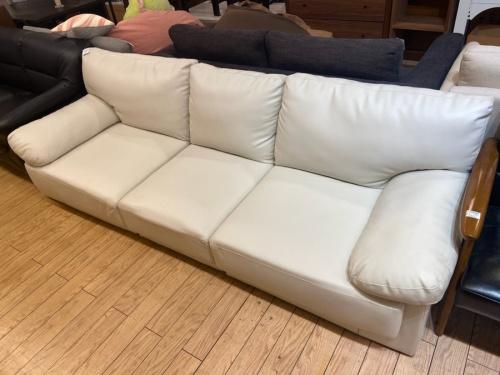 埼玉　家具の3人掛けソファー