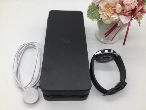スマートウォッチのEMPORIO ARMANI