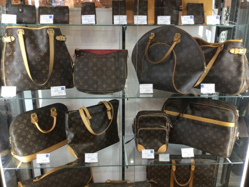 Vuitton　ヴィトンのCHANEL シャネル